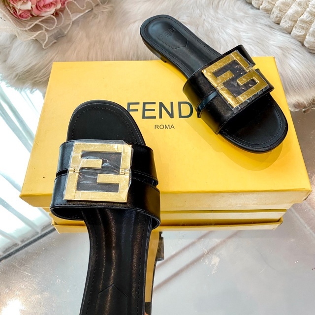 Fashion Metal Logo Women Flat Sandals