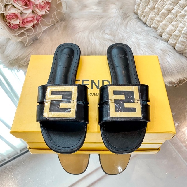 Fashion Metal Logo Women Flat Sandals