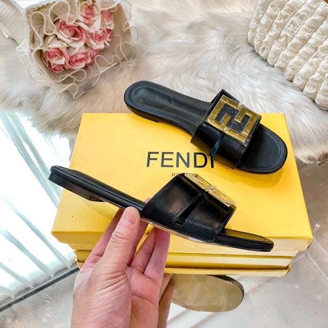 Fashion Metal Logo Women Flat Sandals