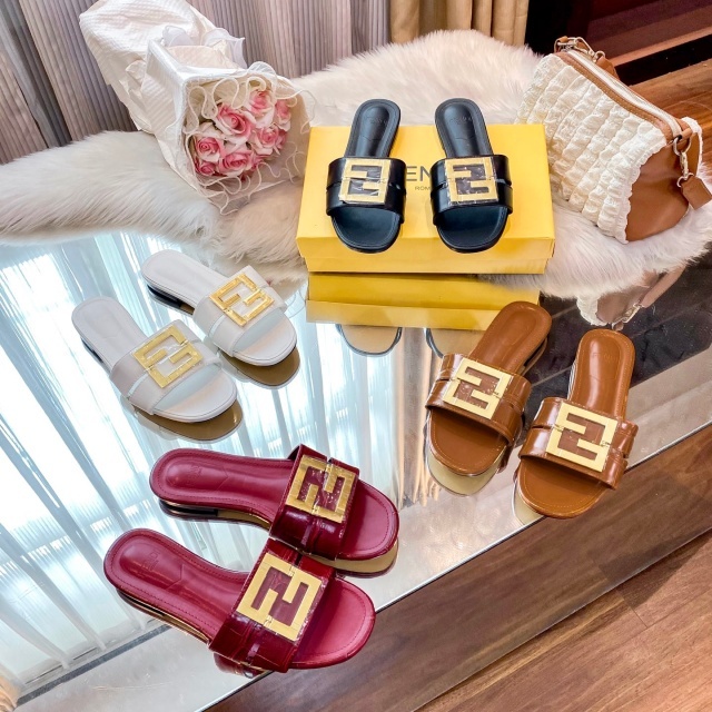 Fashion Metal Logo Women Flat Sandals