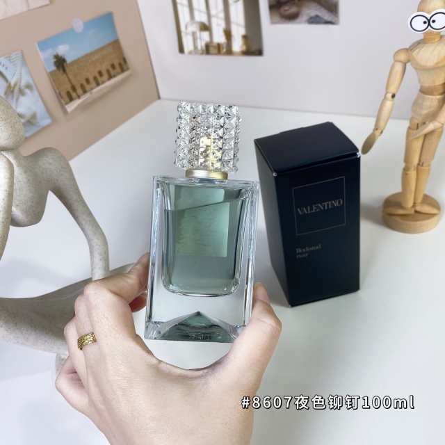 Rockstud Noir Unisex Fragrance