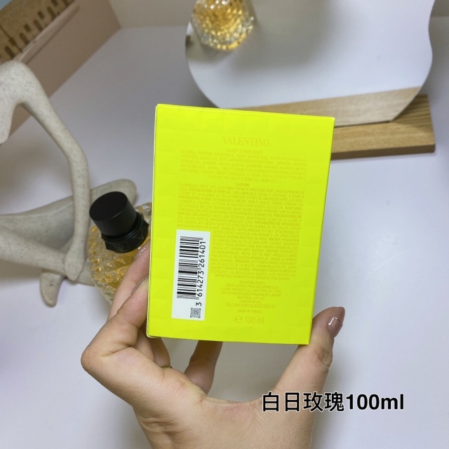 Donna Born In Roma Yellow Dream Women Fragrance