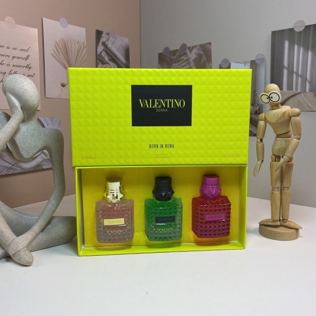 Born in Roma Women Perfume Sample Set