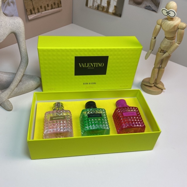 Born in Roma Women Perfume Sample Set