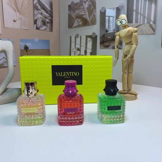Born in Roma Women Perfume Sample Set