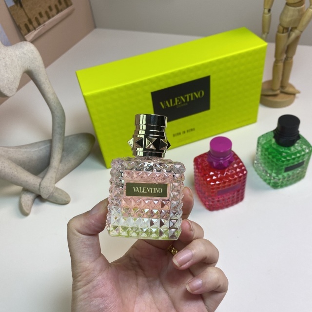 Born in Roma Women Perfume Sample Set