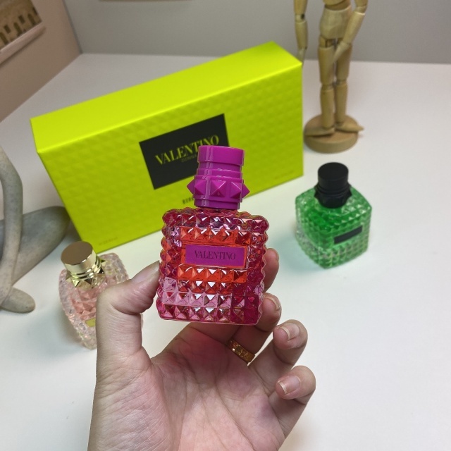 Born in Roma Women Perfume Sample Set