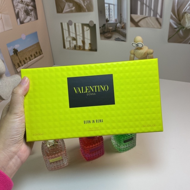 Born in Roma Women Perfume Sample Set