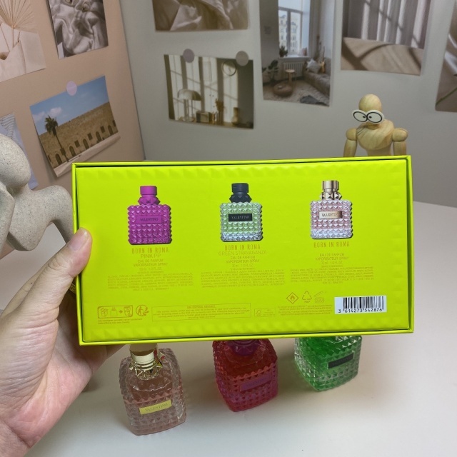 Born in Roma Women Perfume Sample Set