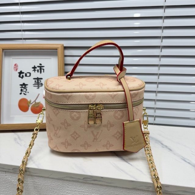 Chained Leather Fashion Makeup Bags