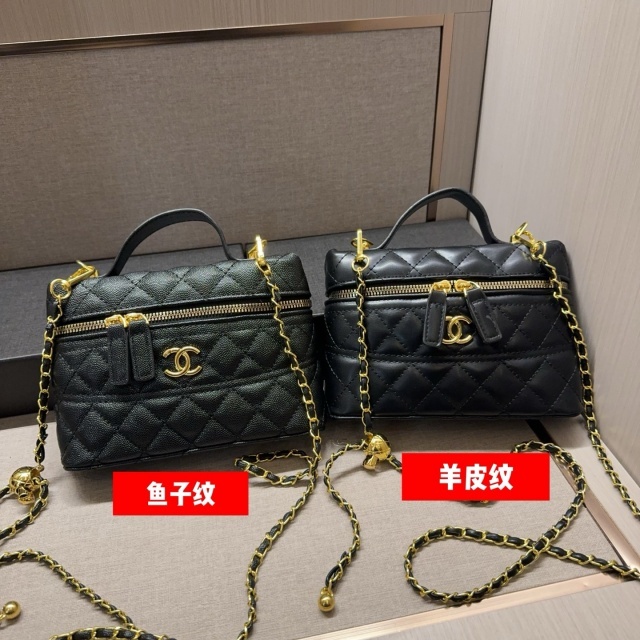 Luxury Fashion Chained Crossbody Makeup Bags