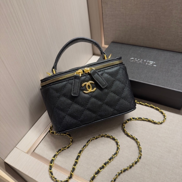 Luxury Fashion Chained Crossbody Makeup Bags