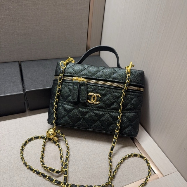 Luxury Fashion Chained Crossbody Makeup Bags