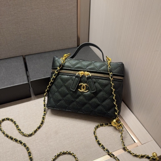Luxury Fashion Chained Crossbody Makeup Bags