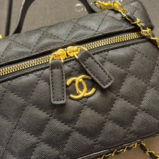 Luxury Fashion Chained Crossbody Makeup Bags
