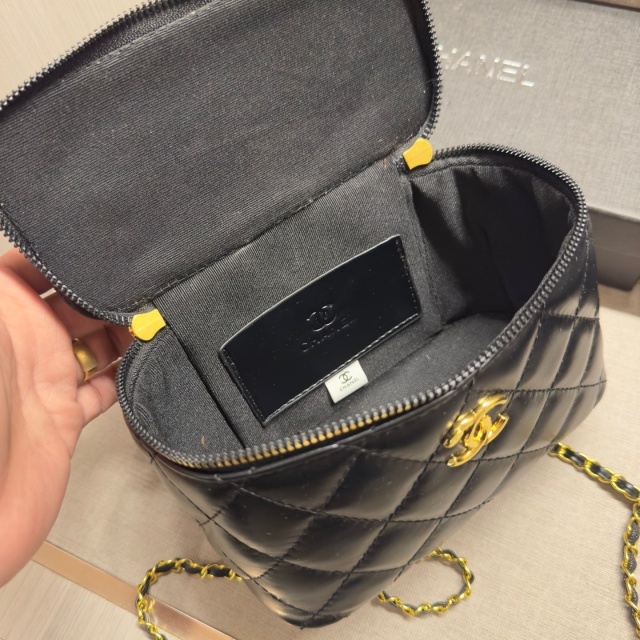 Luxury Fashion Chained Crossbody Makeup Bags