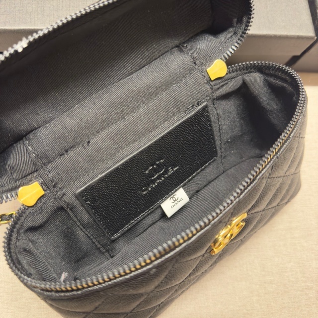 Luxury Fashion Chained Crossbody Makeup Bags