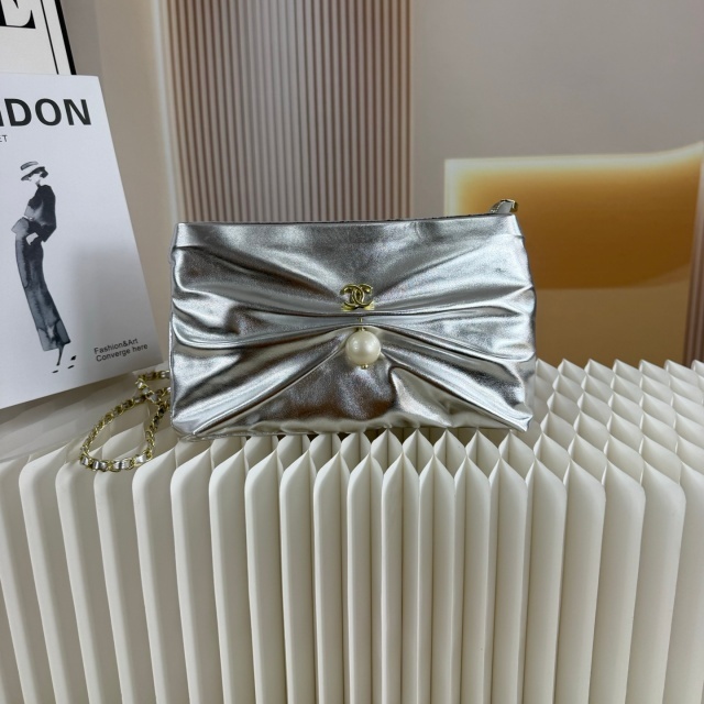 Pearl Fashion Leather Chained Messenger Bags