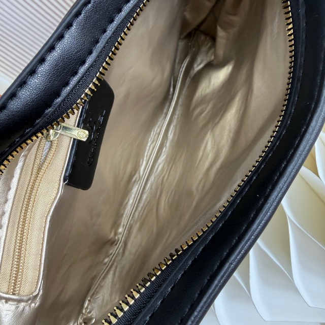 Pearl Fashion Leather Chained Messenger Bags