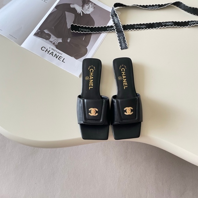 Metal Logo Round Toe Sexy Flat Sandals
