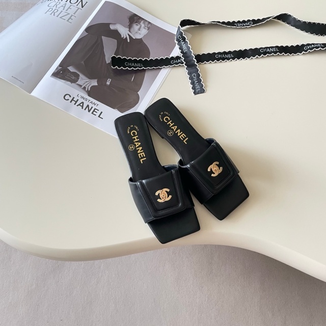 Metal Logo Round Toe Sexy Flat Sandals