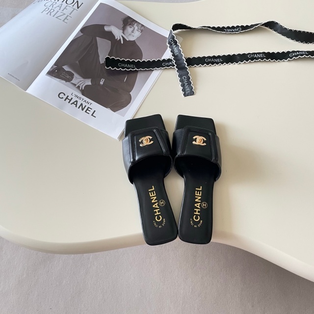 Metal Logo Round Toe Sexy Flat Sandals