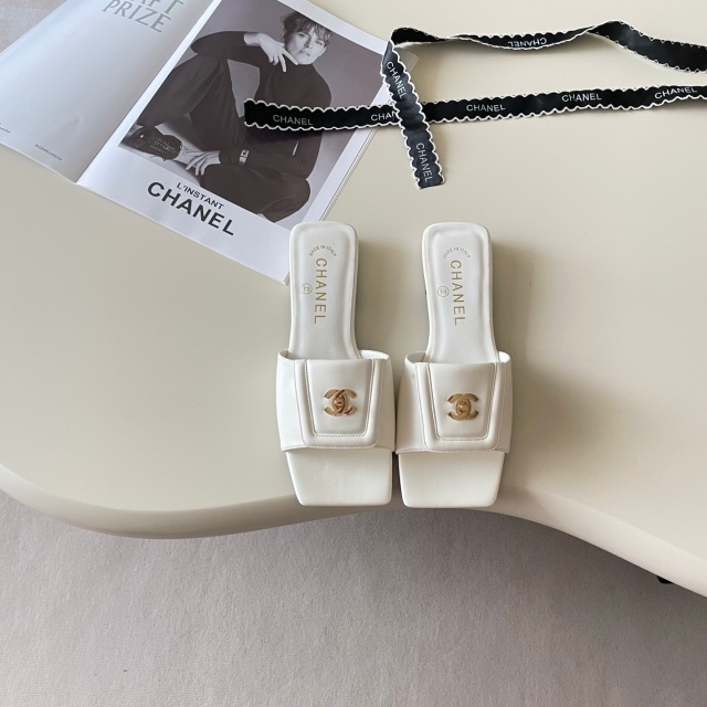 Metal Logo Round Toe Sexy Flat Sandals