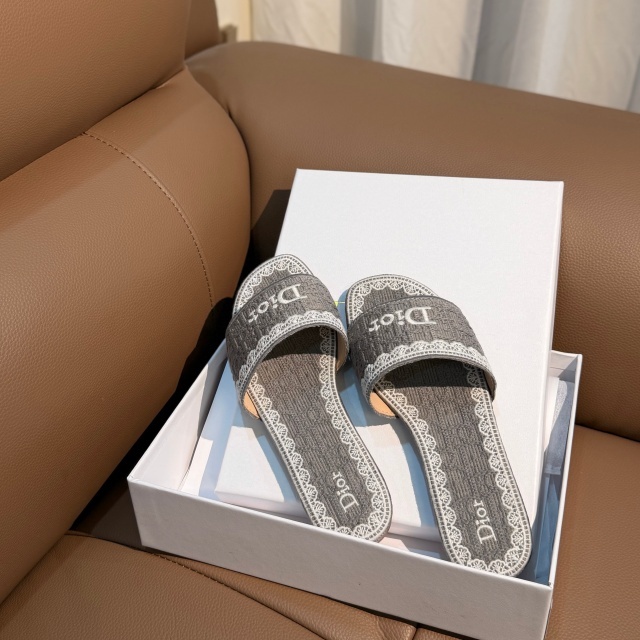 Luxury Fashion Embroidery Women Flat Sandals