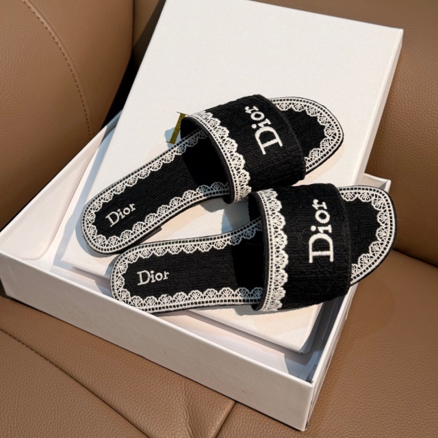 Luxury Fashion Embroidery Women Flat Sandals