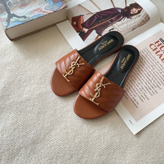 Metal Logo Luxury Women Flat Sandals