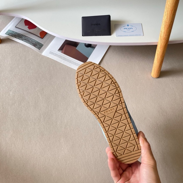 Luxury Fashion Women Chic Sneakers