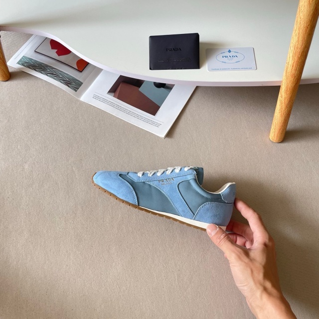 Luxury Fashion Women Chic Sneakers