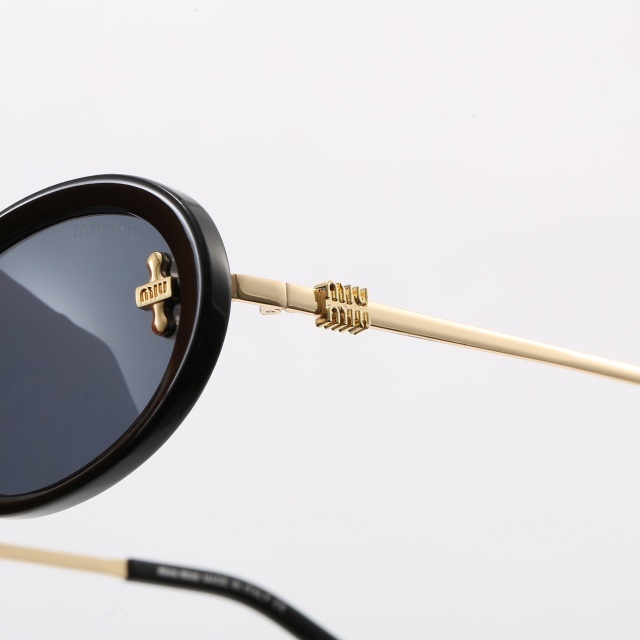 Oval Frame Retro Designer Glasses