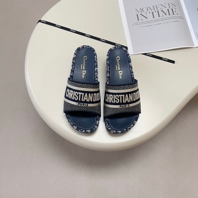Fashion Embroidery Thick-Soled Casual Slides