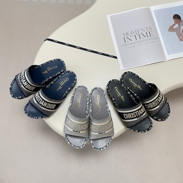 Fashion Embroidery Thick-Soled Casual Slides