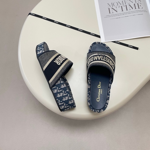Fashion Embroidery Thick-Soled Casual Slides