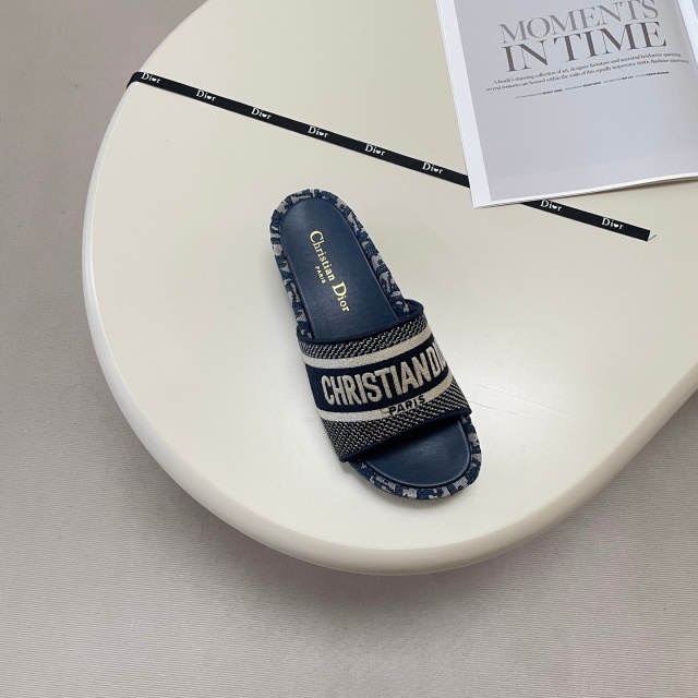 Fashion Embroidery Thick-Soled Casual Slides