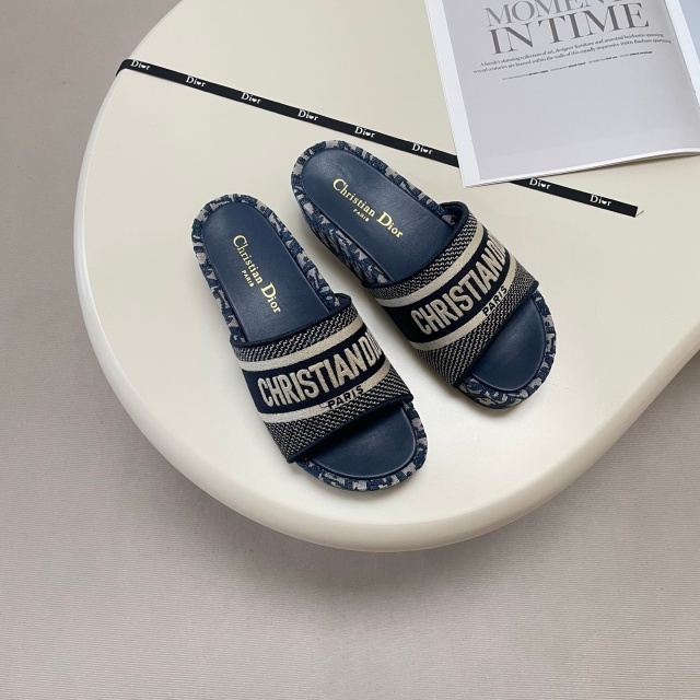 Fashion Embroidery Thick-Soled Casual Slides