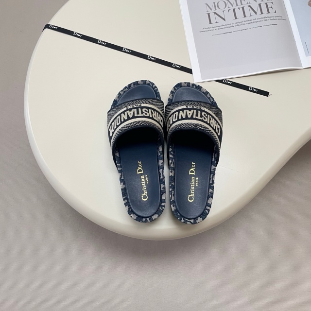 Fashion Embroidery Thick-Soled Casual Slides