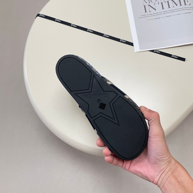 Fashion Embroidery Thick-Soled Casual Slides