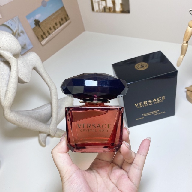Crystal Noir Eau de Parfum Perfume