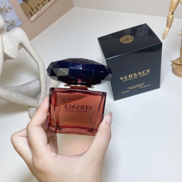 Crystal Noir Eau de Parfum Perfume