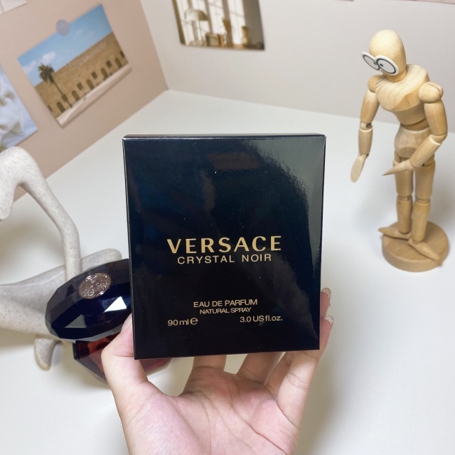 Crystal Noir Eau de Parfum Perfume
