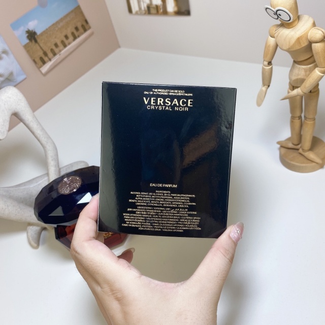 Crystal Noir Eau de Parfum Perfume