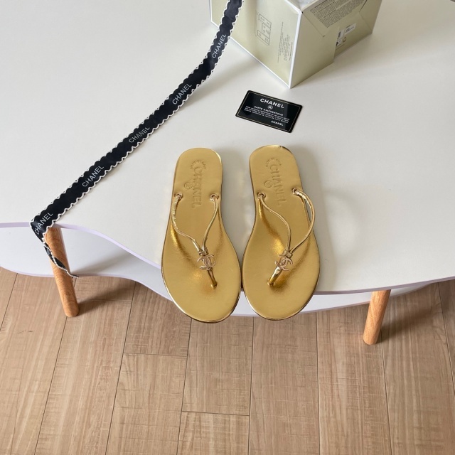 Fashion Logo Beach Flip-Flops