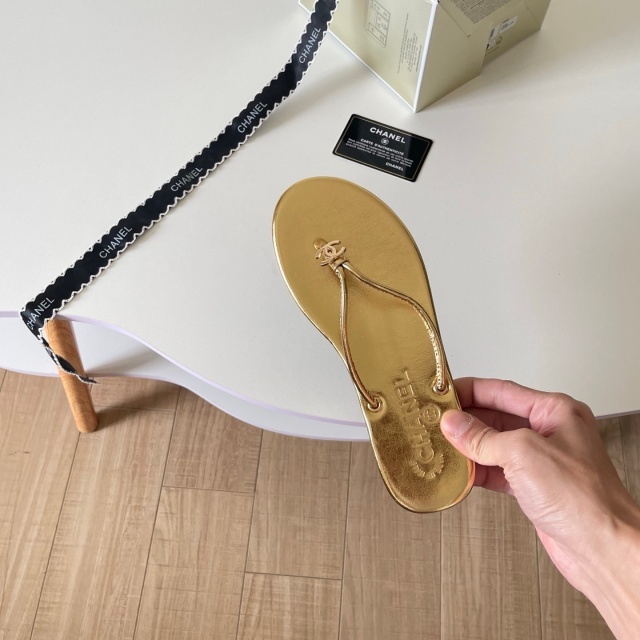 Fashion Logo Beach Flip-Flops