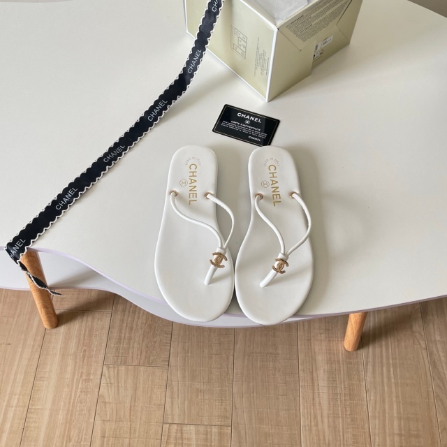 Fashion Logo Beach Flip-Flops