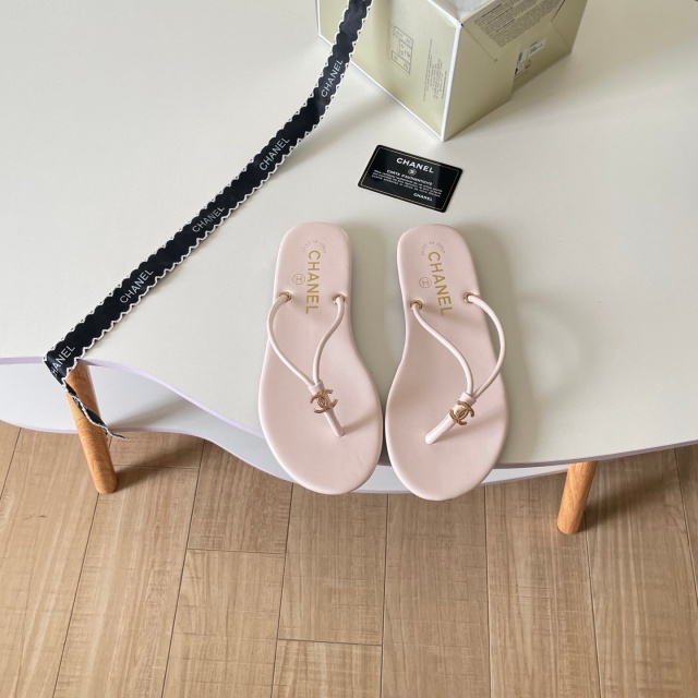 Fashion Logo Beach Flip-Flops
