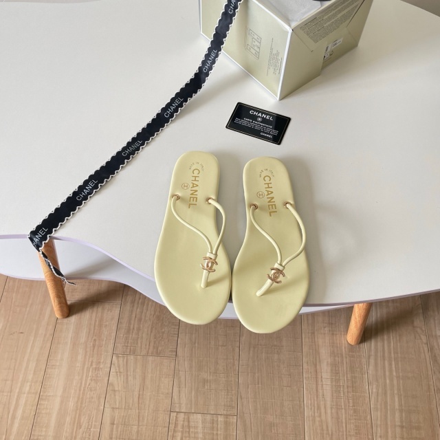 Fashion Logo Beach Flip-Flops