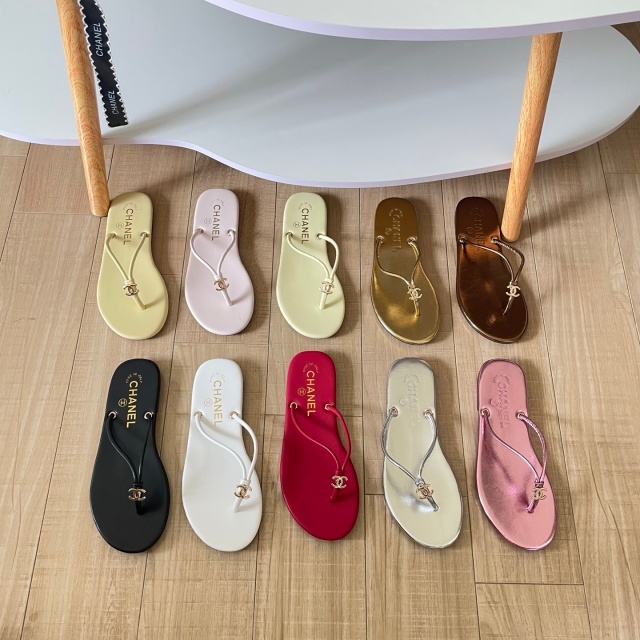 Fashion Logo Beach Flip-Flops